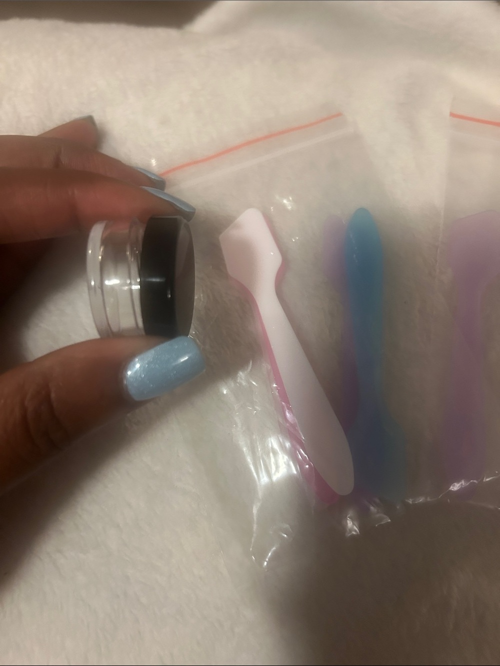 Clear Mini Cosmetic Jar with Black Lid & Pastel Spatulas